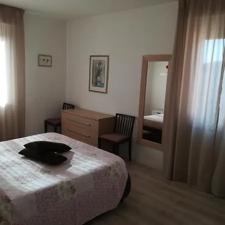 Sweet Irene Deluxe Balcony & Elevator Appartement *