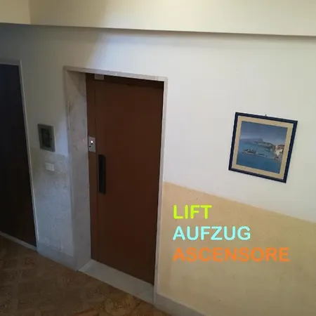 Sweet Irene Deluxe Balcony & Elevator Appartement *