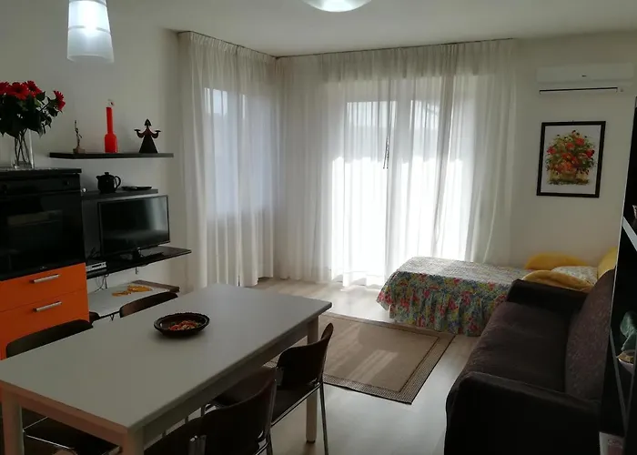 Sweet Irene Deluxe Balcony & Elevator Appartement *