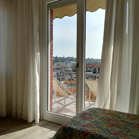 Апартаменти Sweet Irene Deluxe Balcony & Elevator Бардоліно